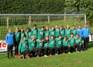 Aarup Boldklubs U17-hold i deres nye træningstøj. foto:HW