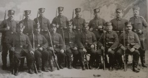 1915 i Neustadt. Christian sidder i midten sammen med sit mandskab. Foto fra bogen